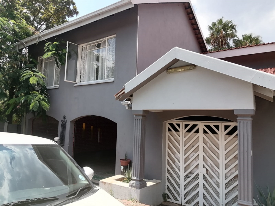 6 Bedroom Property for Sale in Geelhoutpark North West